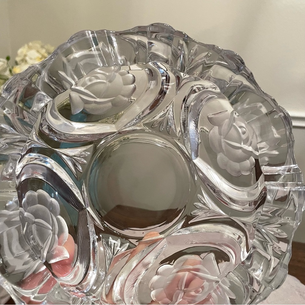 🌸💗8” Heavy Crystal Ashtray Crystal with Frosted Roses Design⭐️🌸